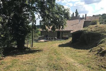 Gîte pour 10 personnes, avec terrasse ainsi que jacuzzi et jardin à Saint-Apollinaire-de-Rias