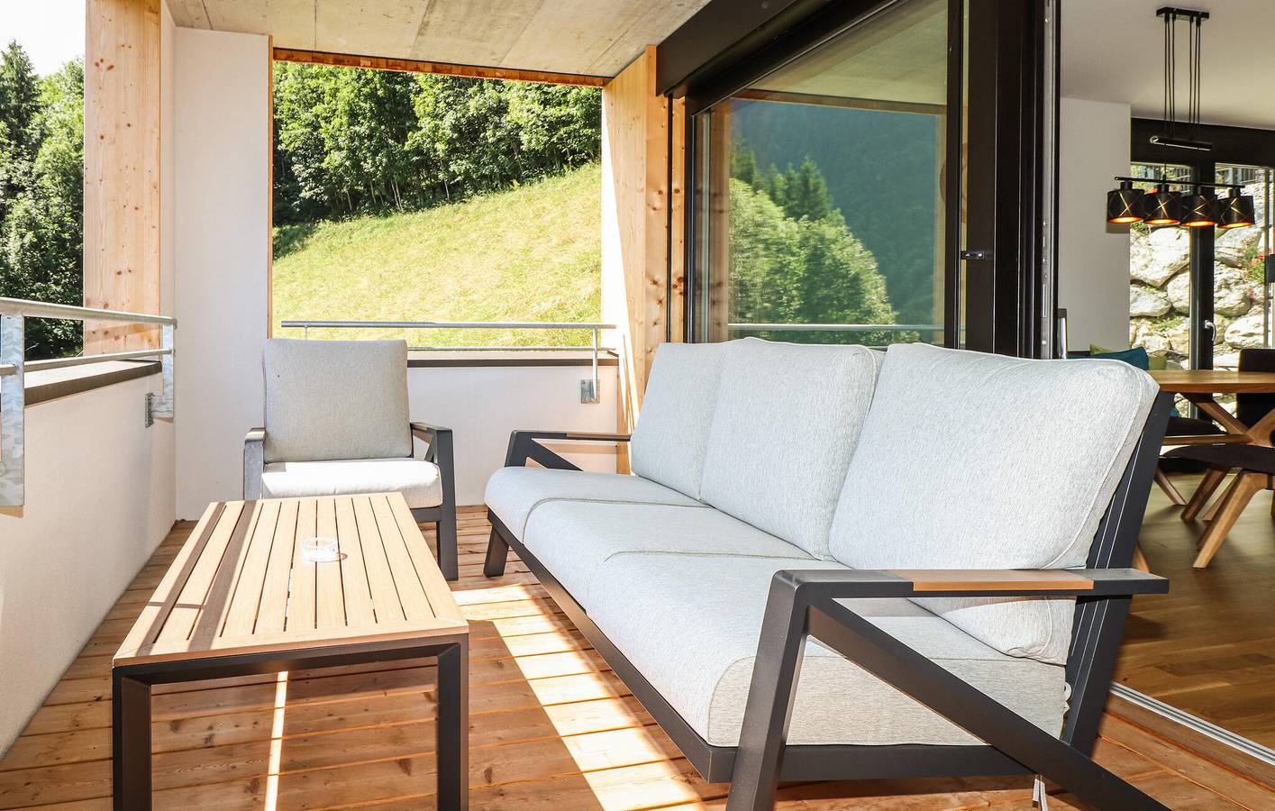 Ganze Ferienwohnung, Gemütliche Bürserberg-Wohnung mit Garage und Terrasse in Rätikon Gebirgsgruppe, Bürserberg