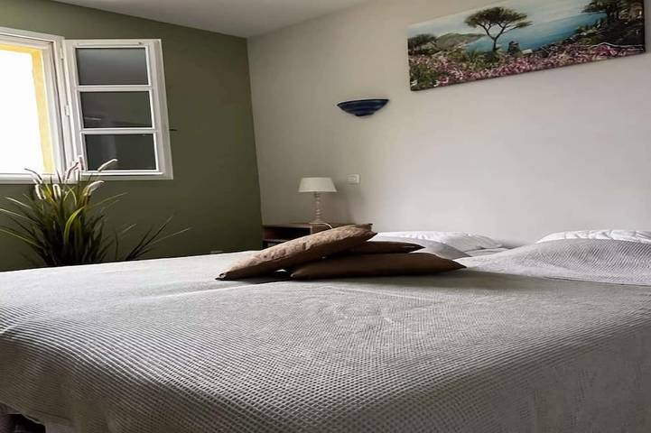Location de vacances pour 12 personnes, avec piscine ainsi que jardin et terrasse, animaux acceptés à Le Muy - 3
