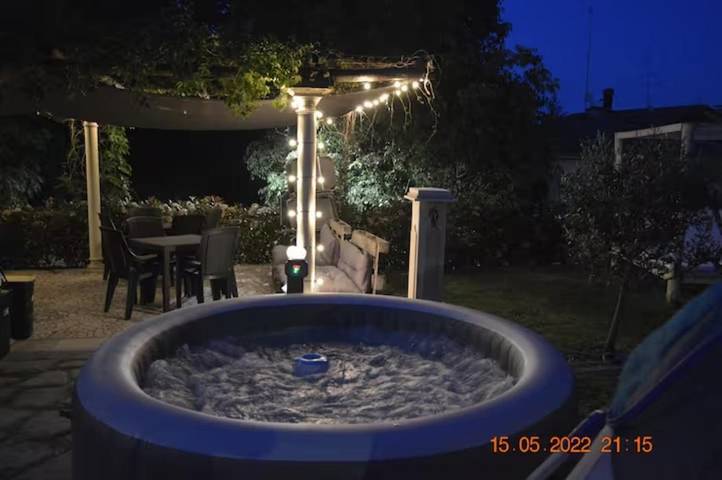 B&b per 2 persone, con Terrazza e Idromassaggio nonché Giardino e Piscina in Provincia di Modena