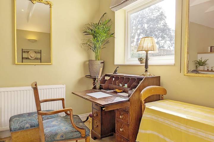 Palm Tree Cottage -  an annexe that sleeps 2 guests  in 1 bedroom in Fishbourne (West Sussex), West Sussex