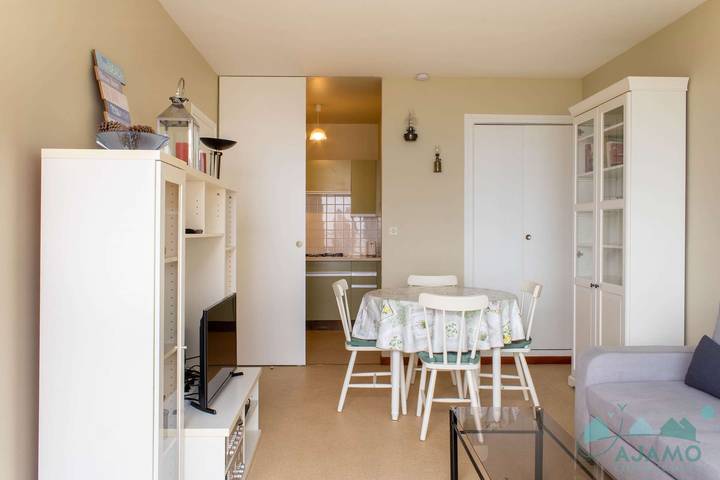 Appartement de vacances entier, Appartement avec double balcon vue mer à Erquy | 3 personnes | in Caroual, Erquy