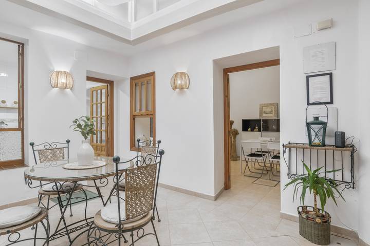 Apartamento entero, Alojamientos Cadiz Sol - Céntrico apartamento cerca de la playa con patio interior in Casco Antiguo de Cádiz, Cádiz