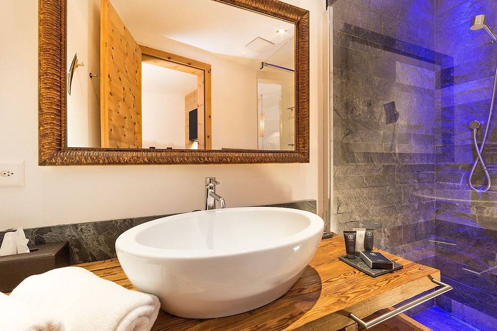 Geheel appartement, Alpinlodge & spa*****, (Samnaun-Ravaisch). in Ravaisch, Samnaun