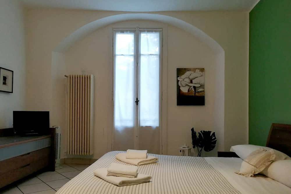 Entire apartment, Lovely Apartment For 2 In Downtown in Como, Lake Como