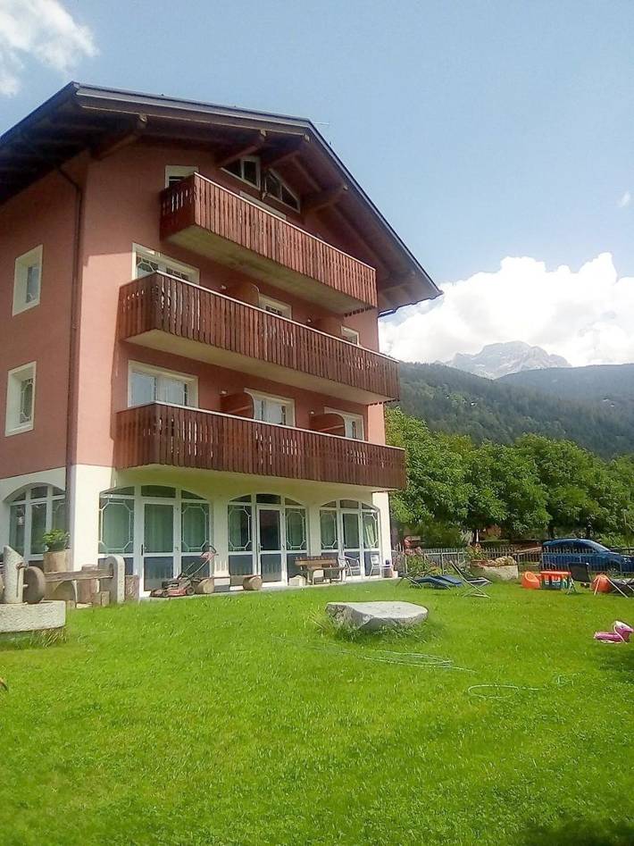 Hôtel pour 3 personnes, avec jardin ainsi que jacuzzi et sauna à Carisolo - 4