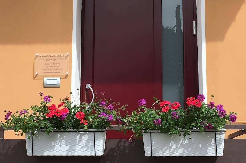 Ganze Wohnung, Neu Apartments Francesco, Peschiera del Garda in einer ruhigen und zentralen Gegend in Peschiera del Garda, Gardasee-Berge