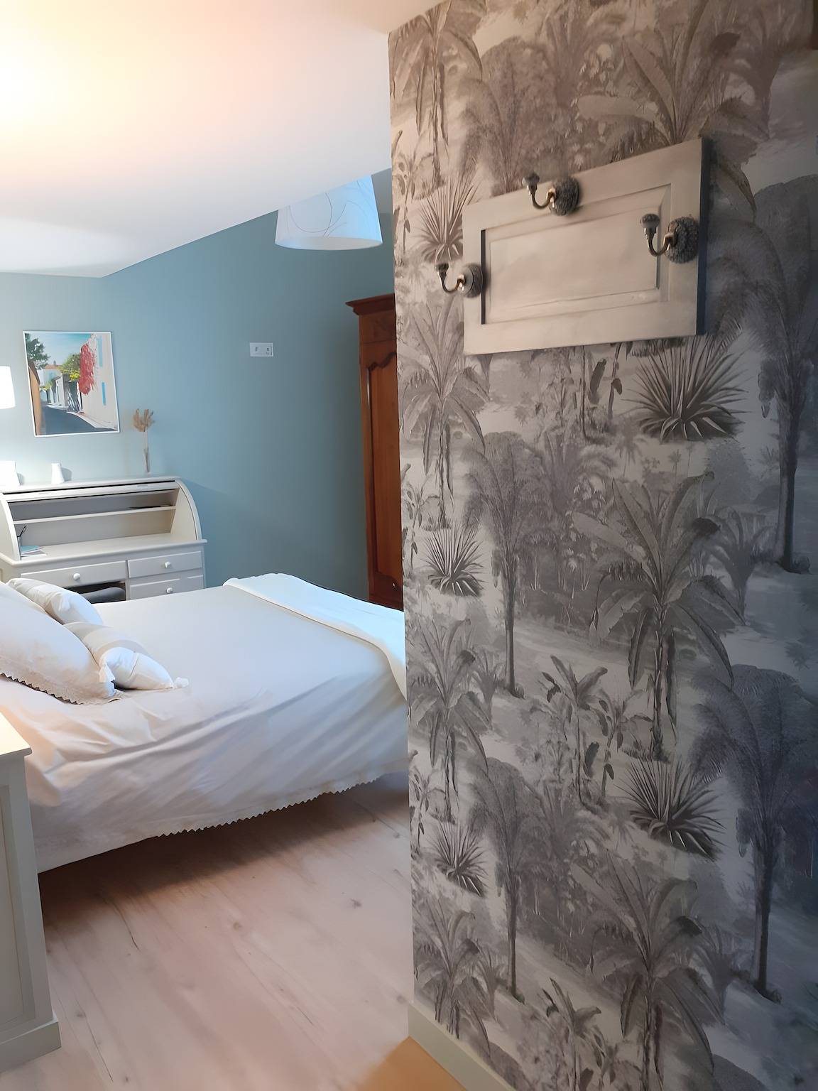 Bed & Breakfast „Chambre Opaline“ mit privater Terrasse, Garten und Wlan in Marennes, Côte de Beauté