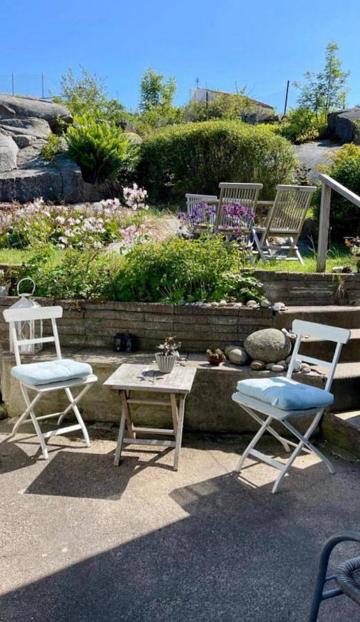 Ferienhaus für 4 Personen, mit Terrasse und Garten sowie Seeblick und Ausblick in Fjällbacka - 2