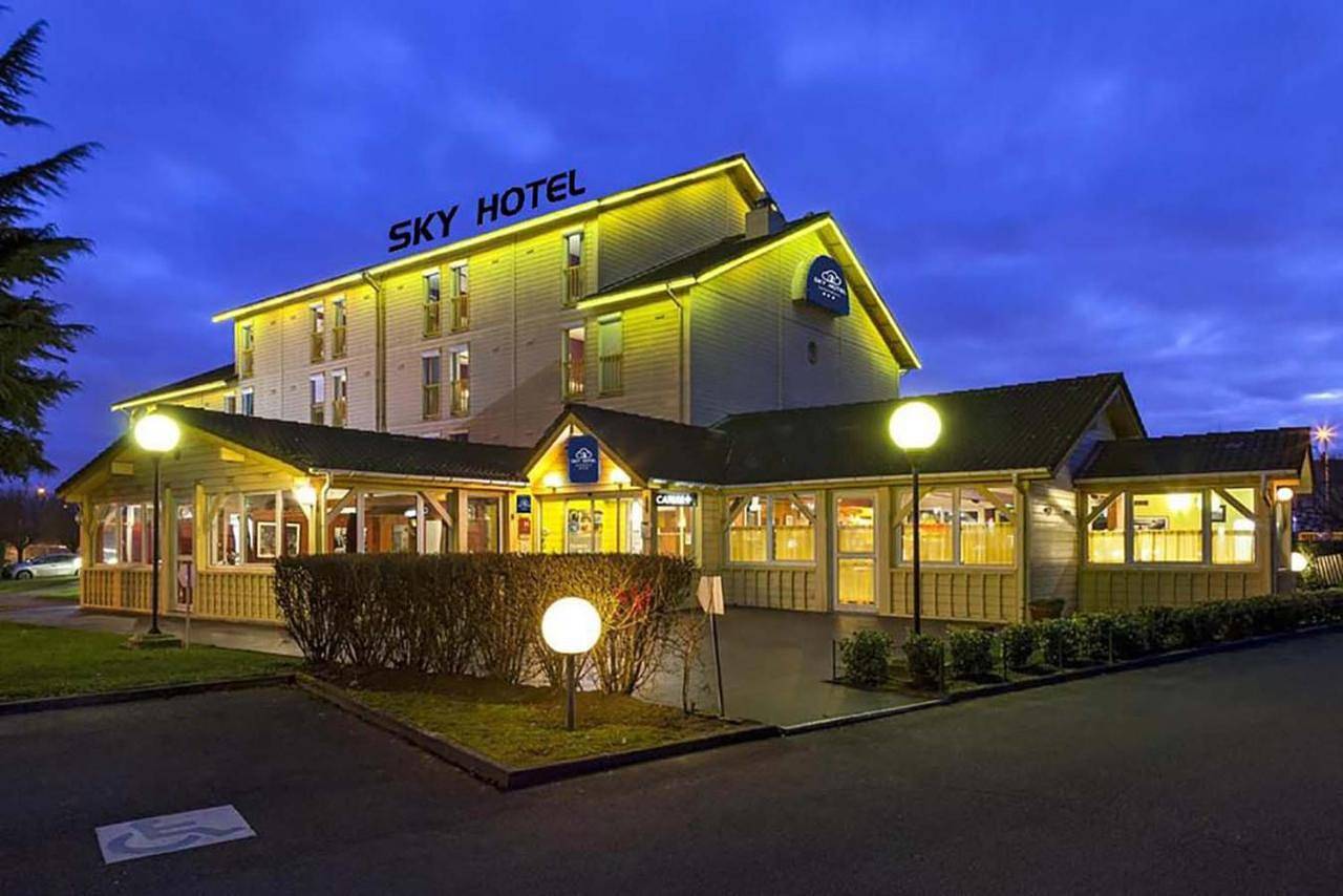 Sky Hotel Goussainville Charles de Gaulle in Goussainville, Val-d'Oise