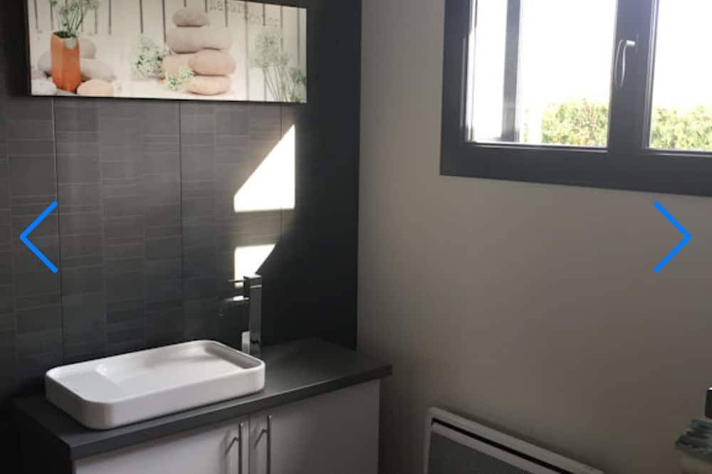 Entire apartment, Gîte 52 m2 in Lherm, Toulouse region