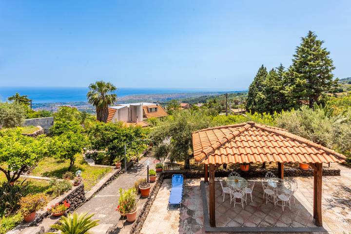 Apartament wakacyjny dla 5 osób, z jacuzzi i ogród, zwierzęta dozwolone w Etna