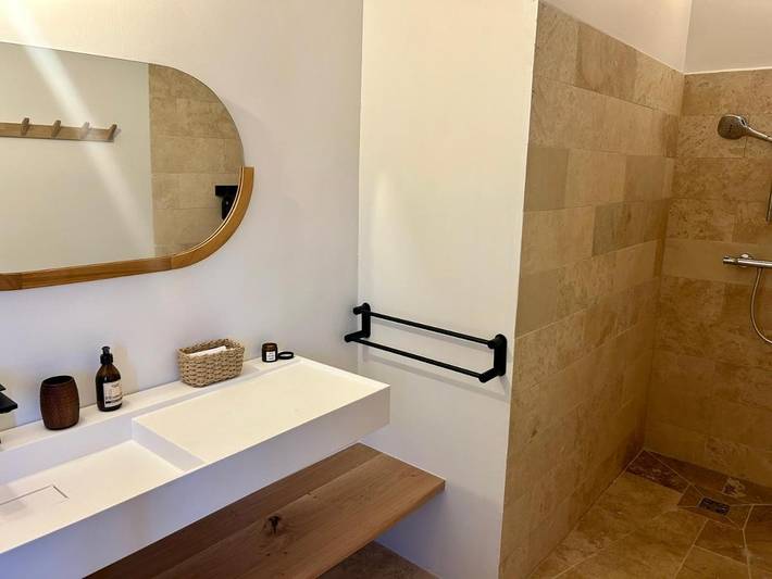 Gîte pour 2 personnes, avec piscine ainsi que jardin et vue à La Motte-d'Aigues - 4