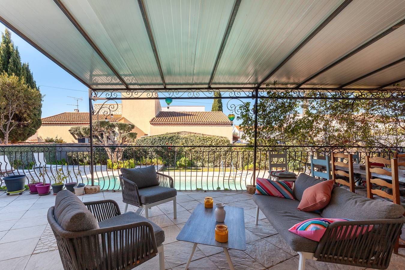 Bed and Breakfast 'Salamandre Chambre D'hote' with Shared Pool, Wi-Fi and Air Conditioning in Port-Saint-Louis-du-Rhône, Arles region