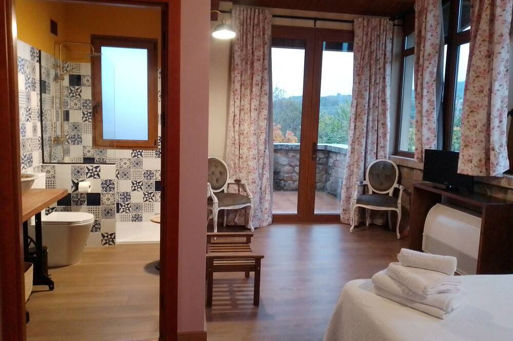 Rural House for Large Groups in Sierra de Gata, Cáceres, Extremadura in Cadalso, Sierra de Gata