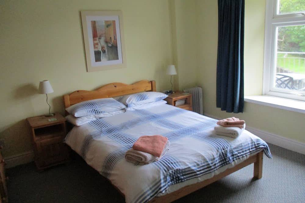 Entire apartment, Luxury apartment just yards from the beach sleeps 6 in South Huish, Hope Cove