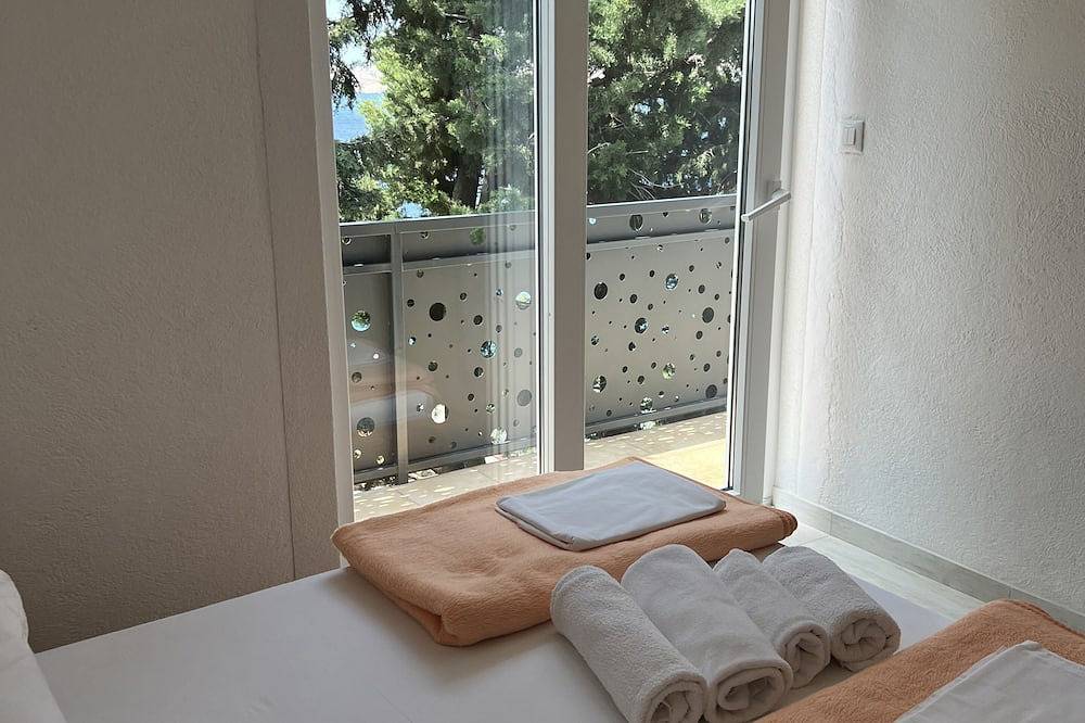 Ganze Wohnung, Apartmani Matea mit Infinity-Pool in Cesarica, Naturpark Velebit