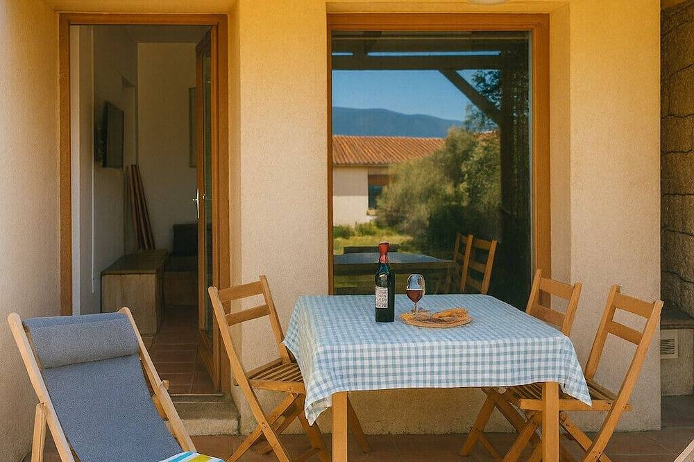 Mini villa con vista giardino in residence tranquillo*** wifi, piscina, mar in Serra di Ferro, Ajaccio e dintorni