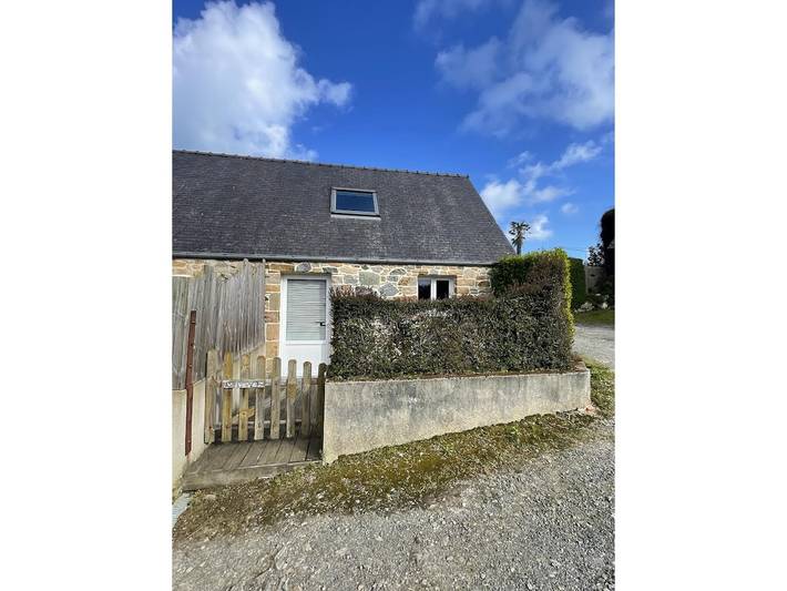 Location de vacances pour 2 personnes, avec terrasse et jardin, adapté aux familles dans Plage de Primel - 2