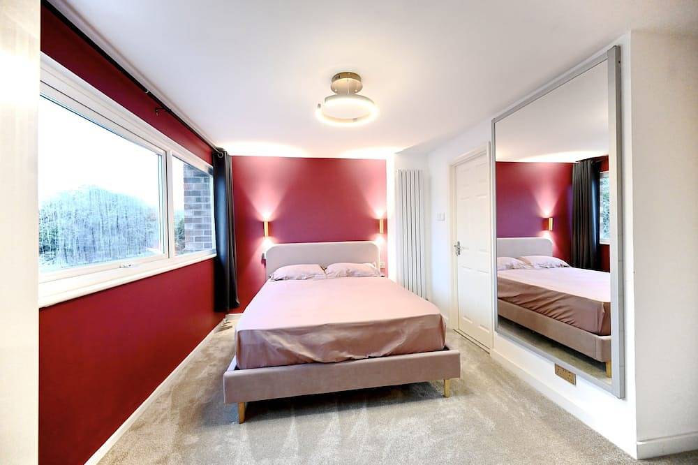 Stylish home in Warwick with piano. Free parking! Ev charger available in Warwick, Warwickshire