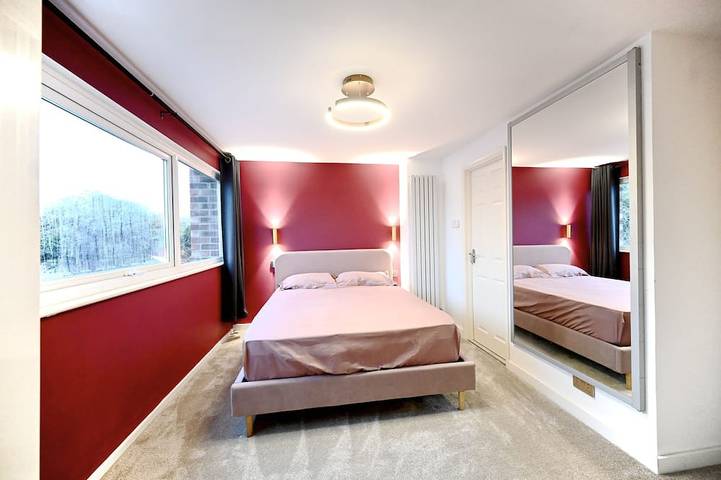 Stylish home in Warwick with piano. Free parking! Ev charger available in Warwick, Warwickshire