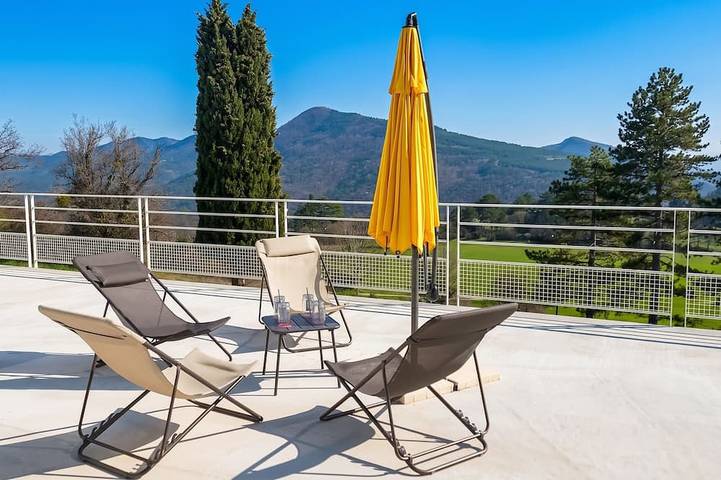 Location de vacances pour 6 personnes, avec Terrasse et Jardin à Plan-de-Baix