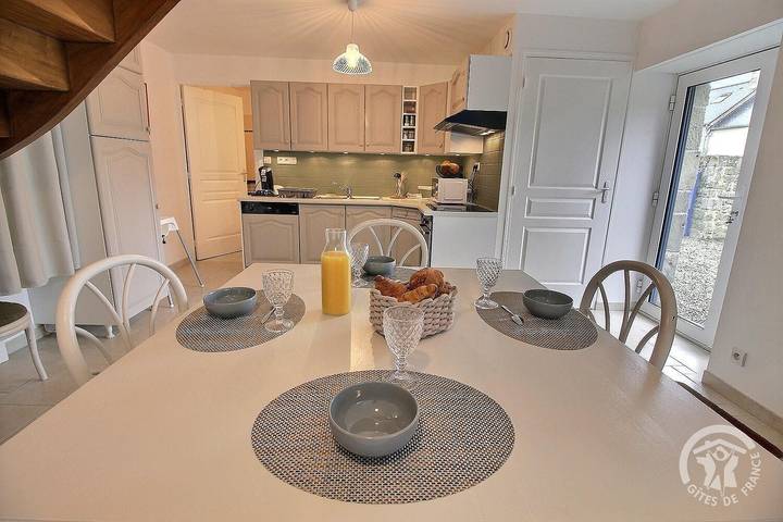 Gîte pour 4 personnes, avec Terrasse ainsi que Jardin et Vue à Jugon-les-Lacs - 3