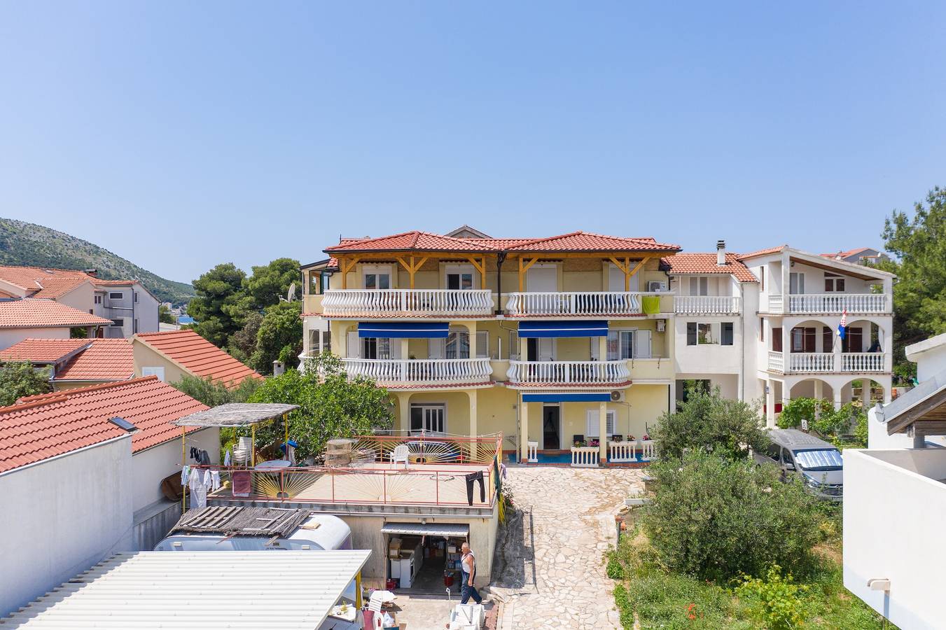 Ganze Wohnung, 2-Zimmer-Ferienwohnung mit Terrasse und Meerblick Grebastica, Sibenik A-20736-c in Grebastica, Šibenik-Knin