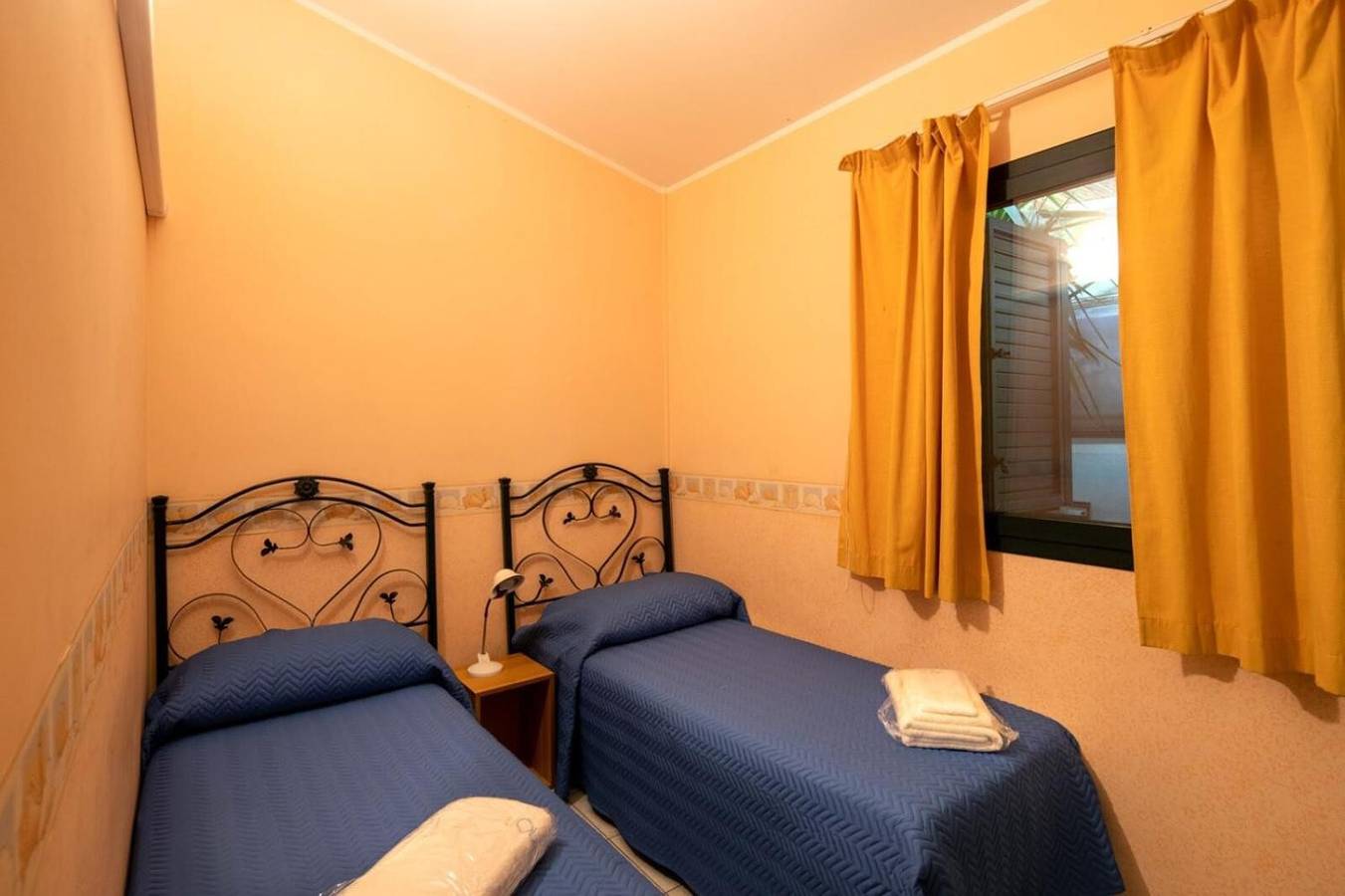 Villa 'Fronte Mare Liolà – 4 Personen' mit Meerblick und privatem Strandzugang in Scicli, Ragusa Provinz