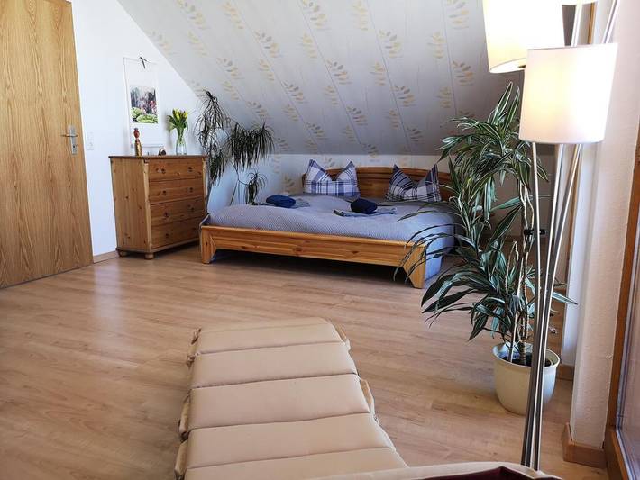Ganze Ferienwohnung, Biosphärenzimmer Bad Urach - Ferienzimmer, 40qm, Balkon, 1 Schlafzimmer, max. 2 Personen in Bad Urach, Neckar-Alb