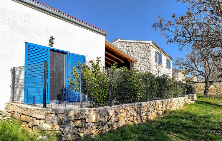 Geräumige 140 m² große Wohnung mit Pool, Terrasse und Parkplatz in Cista Velika, Dalmatinisches Zagora