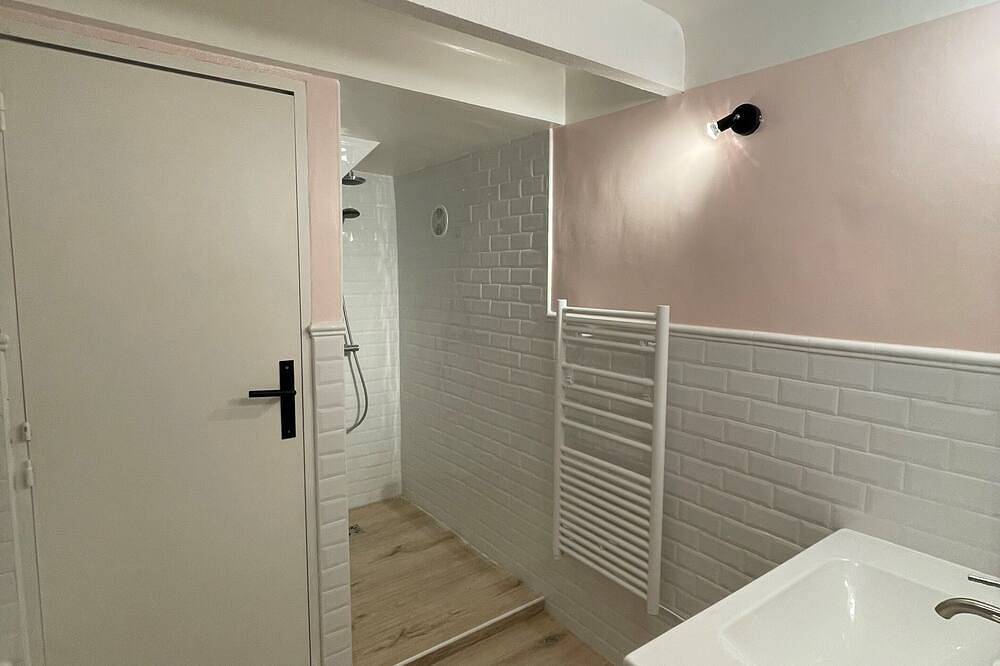 Mas du 19eme 4 double rooms and 6-bed dormitory in Mougins, Mittelmeerküste (Frankreich)
