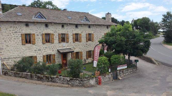 Location de vacances pour 6 personnes, avec jardin et sauna à Châteauneuf-de-Randon