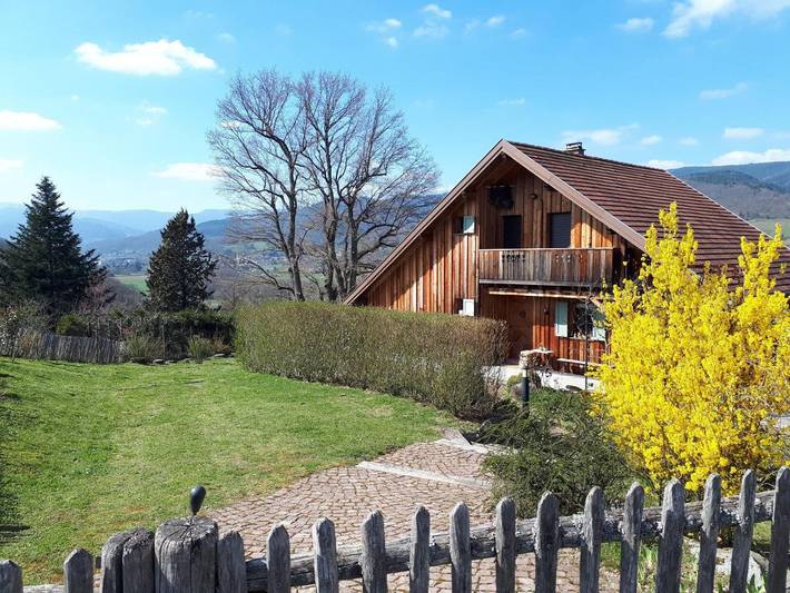 Location de vacances pour 2 personnes, avec Terrasse ainsi que Jardin et Vue à Soultzbach-les-Bains