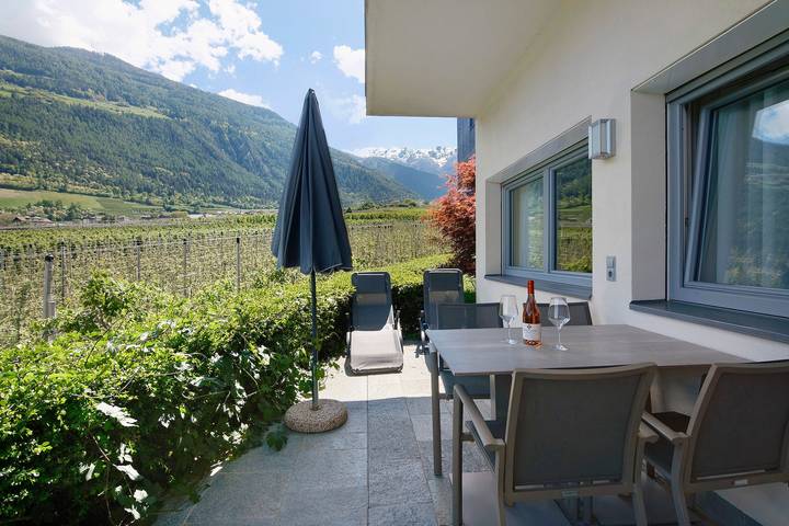 Entire apartment, Apartment 'Golden' with Mountain View, Private Terrace and Wi-Fi in Kastelbell, Kastelbell-Tschars