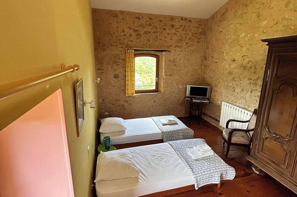 Charming Chateau 7-bedroom- 16 people-  with Heated indoor pool & Spa in Bugarach, Parc naturel régional Corbières-Fenouillèdes