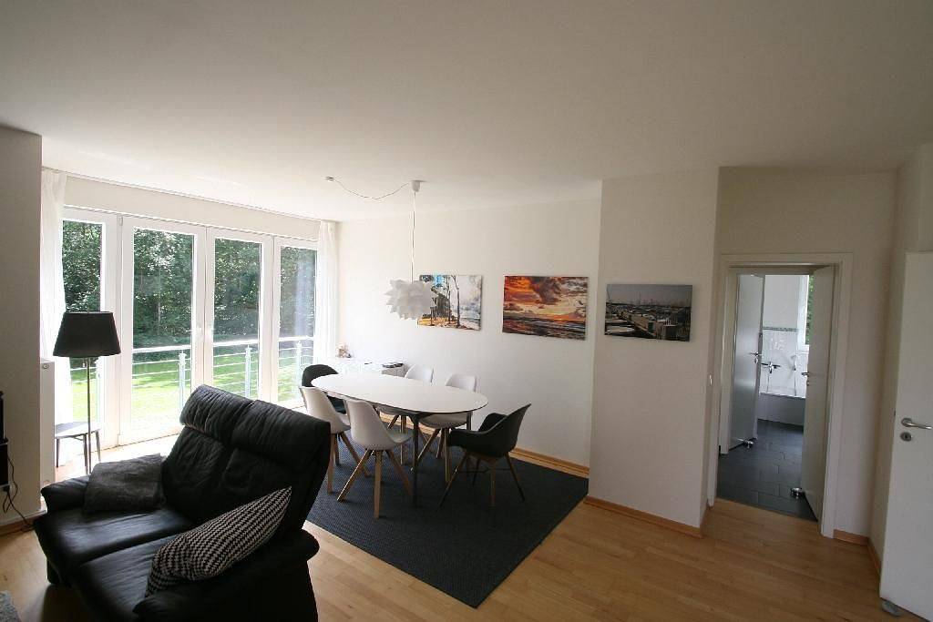 Appartement entier, Helle, moderne Wohnung mit Balkon u. Blick aufs Meer, wenige Minuten zum Strand in Nienhagen, Rostock et ses environs