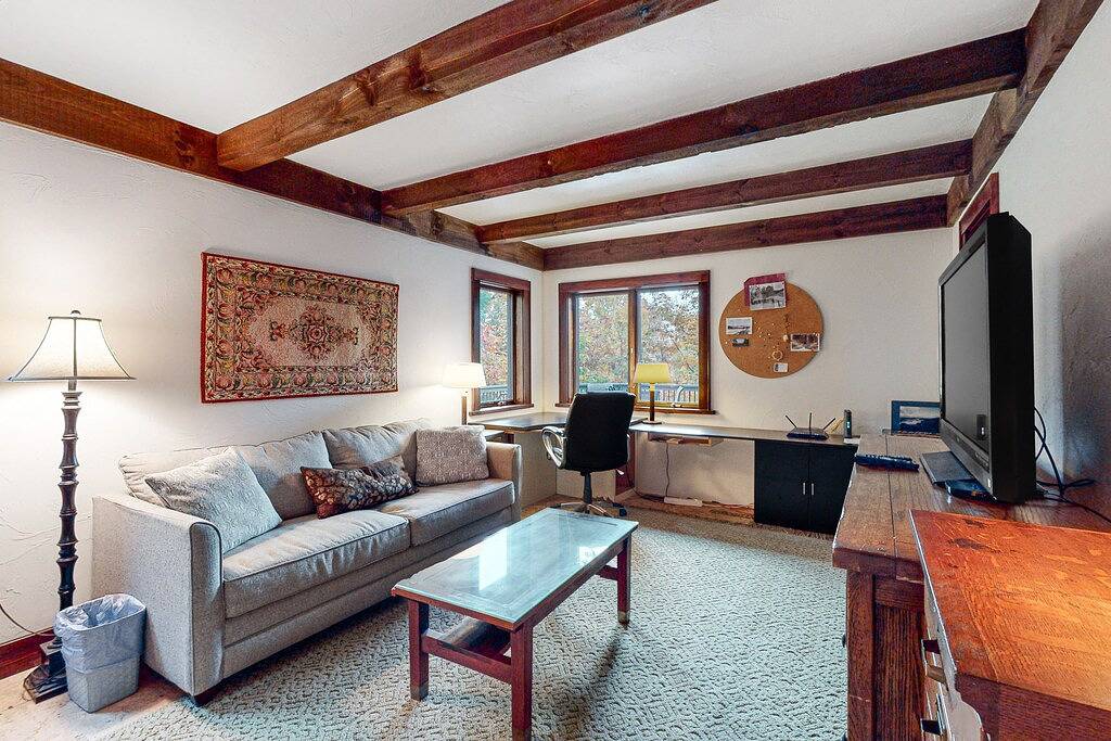 Lovely dog-friendly home with firepit, Ev outlet, & washer/dryer in Gilford, Lake Winnipesaukee