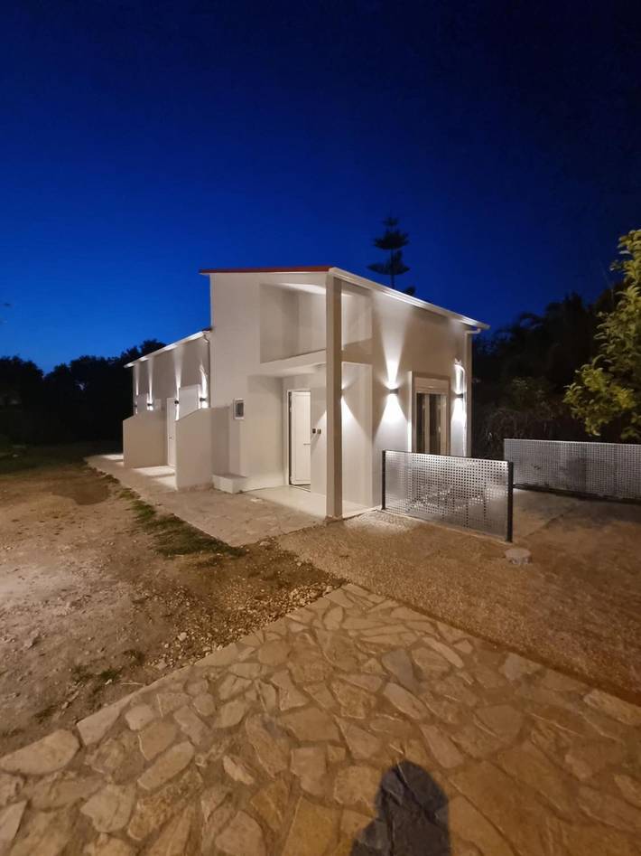 Διαμερίσματα διακοπών για 3 άτομα, με κήπο και μπαλκόνι στην Πόλη της Λευκάδας