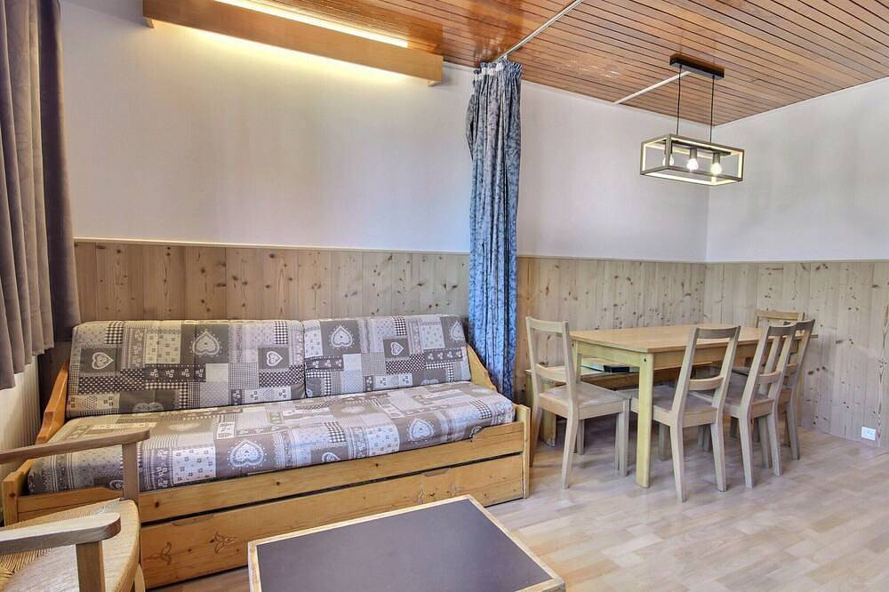 Entire apartment, 3-room apartment for 8 people at the foot of the slopes in La Plagne in Plagne Centre, La Plagne-Tarentaise
