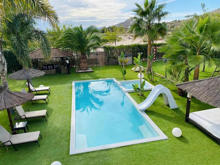 Casa rural para 8 personas, con Balcón y Jacuzzi además de Terraza y Jardín en Agost