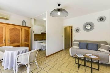 Gîte pour 2 personnes, avec terrasse et balcon/terrasse dans Plage Des Tamaris Cavalaire Sur Mer