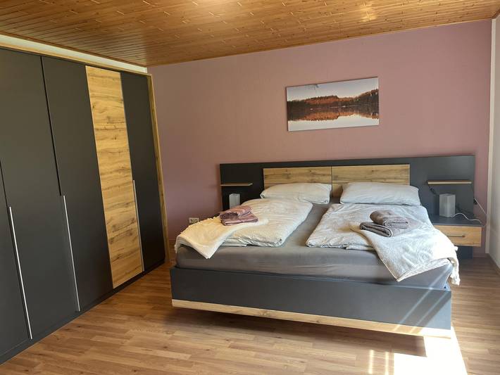 Ganze Ferienwohnung, 4-Bett-Ferienwohnung mit Bad/Wc,  bis 6 Pers. in Gillenfeld, Vulkaneifel