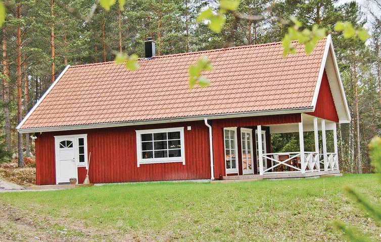 Hus för 5 Personer med trädgård in Värmland
