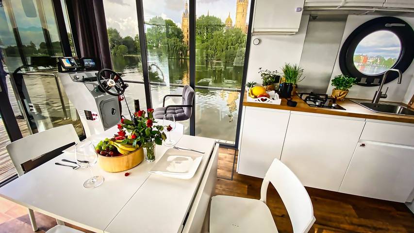 Boot für 6 Personen, mit Terrasse in Mecklenburgische Seenplatte - 2