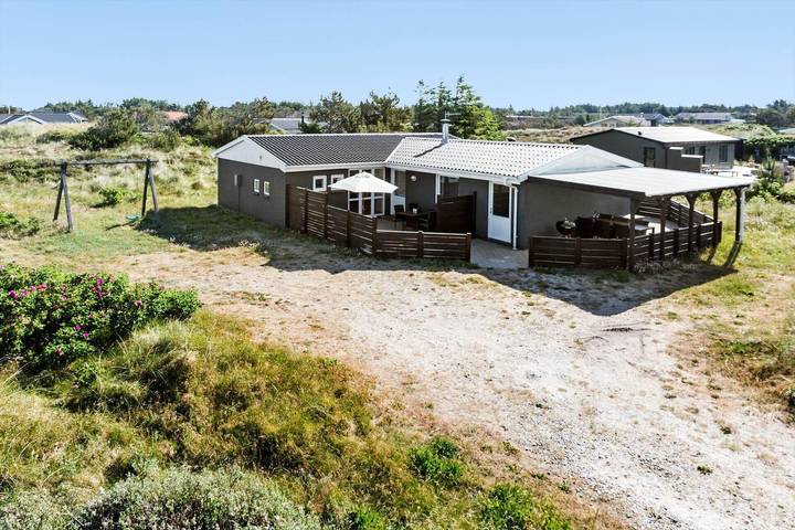 Ferienhaus für 8 Personen, mit Whirlpool und Sauna sowie Terrasse in Klitmøller