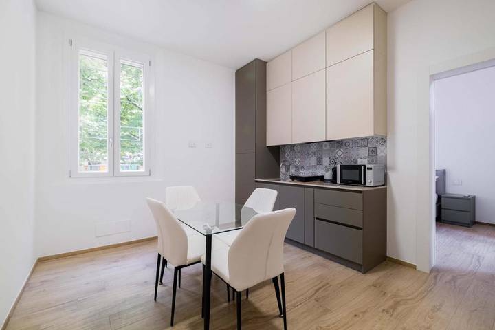 Gîte pour 4 personnes, avec terrasse dans Gare De Bologne