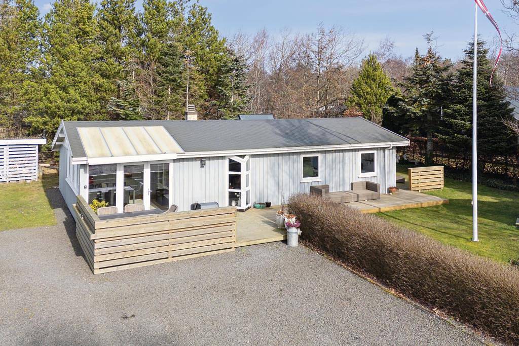 Idyllic holiday home with sauna, hot tub and space for the whole family in Norhede Vest, Ulfborg