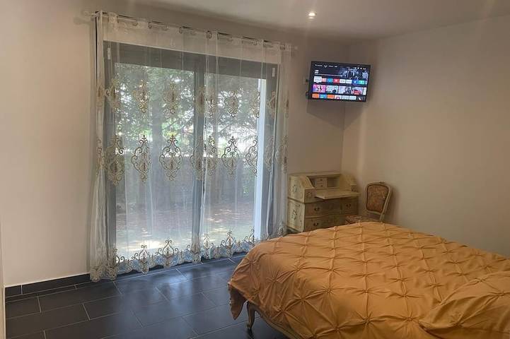 Location de vacances pour 6 personnes, avec piscine à Villeneuve-le-Roi - 2