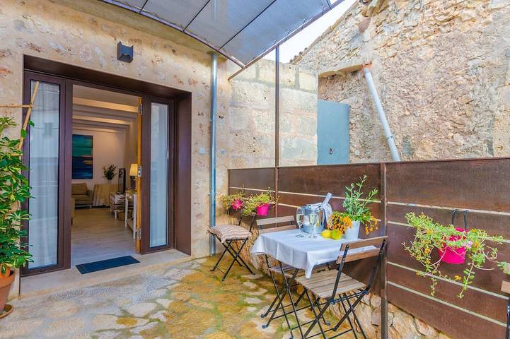 Ferienhaus für 4 Personen, mit Whirlpool und Terrasse in Costitx